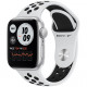 Умные часы Apple Watch Nike Series SE GPS, 40 мм, корпус из алюминия цвет Серебристый, спортивный ремешок Nike цвет "Чистая платина"/Черный (MYYD2RU/A)