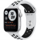 Умные часы Apple Watch Nike Series SE GPS, 44 мм, корпус из алюминия цвет Серебристый, спортивный ремешок Nike цвет "Чистая платина"/Черный (MYYH2RU/A)